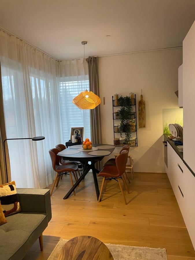 Nikolas Linz Buitenkant foto