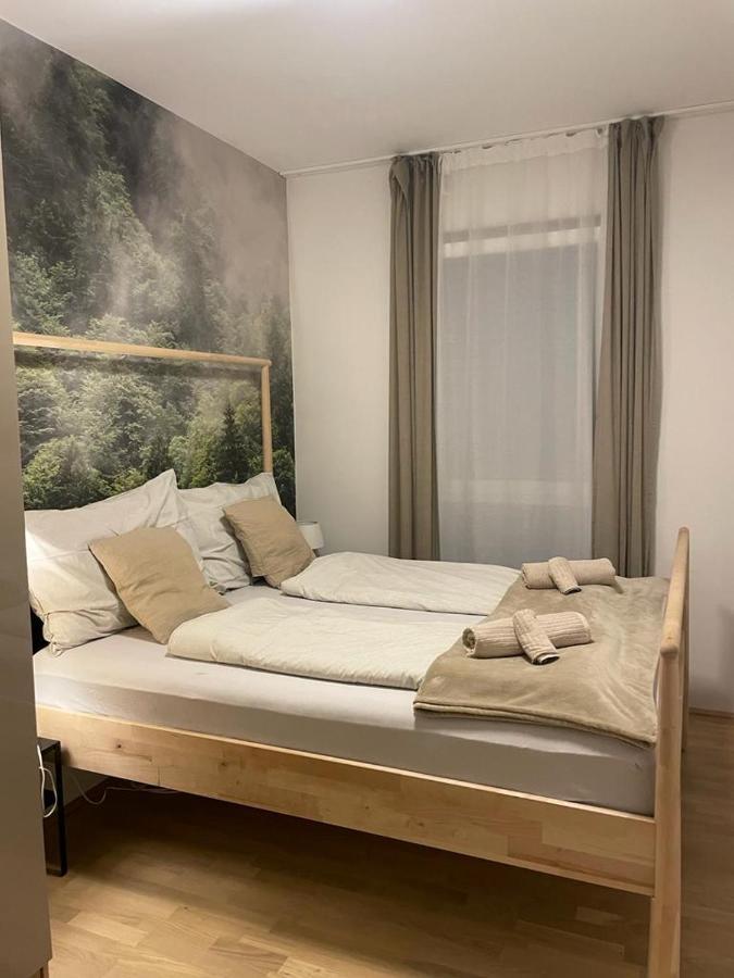 Nikolas Linz Buitenkant foto